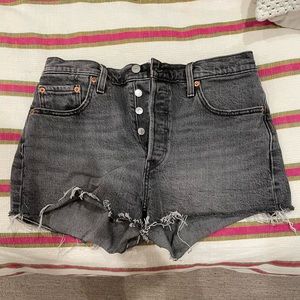 Levi shorts faded black wash medium rise